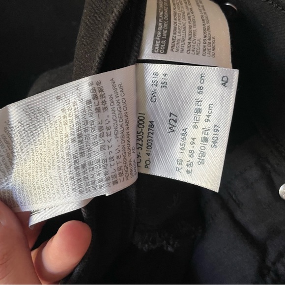 Levi’s Wedgie Skinny Black Raw Hem Distressed Jeans Knee Rip - Picture 4 of 12